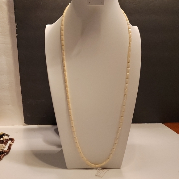 NWT Emmons for Parklane Vintage Faux Ivory Rectangular Fauceted Bead Necklace - Picture 3 of 4